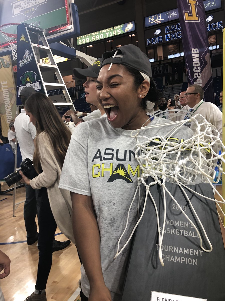 heykerstie's tweet photo. Can’t believe my team is NCAA Bound!!! 💍🙌🏽💚🏀💙 So proud of everyone and how far we’ve gotten this year !! #wingsup #timetogodancing https://t.co/XiK2wlaJ78