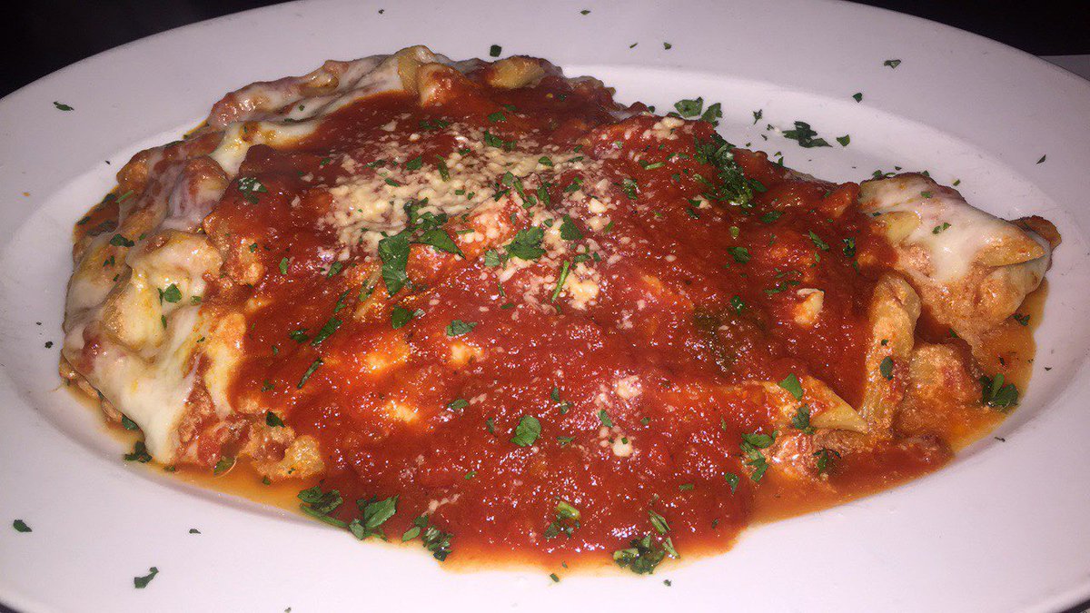 hazelvulturez's tweet photo. PORTOFINOS, another Italian restaurant 🙃 this is their baked ziti and was incredible. The one off Park Road is nice 😉. https://t.co/b8NSvbQXoM
