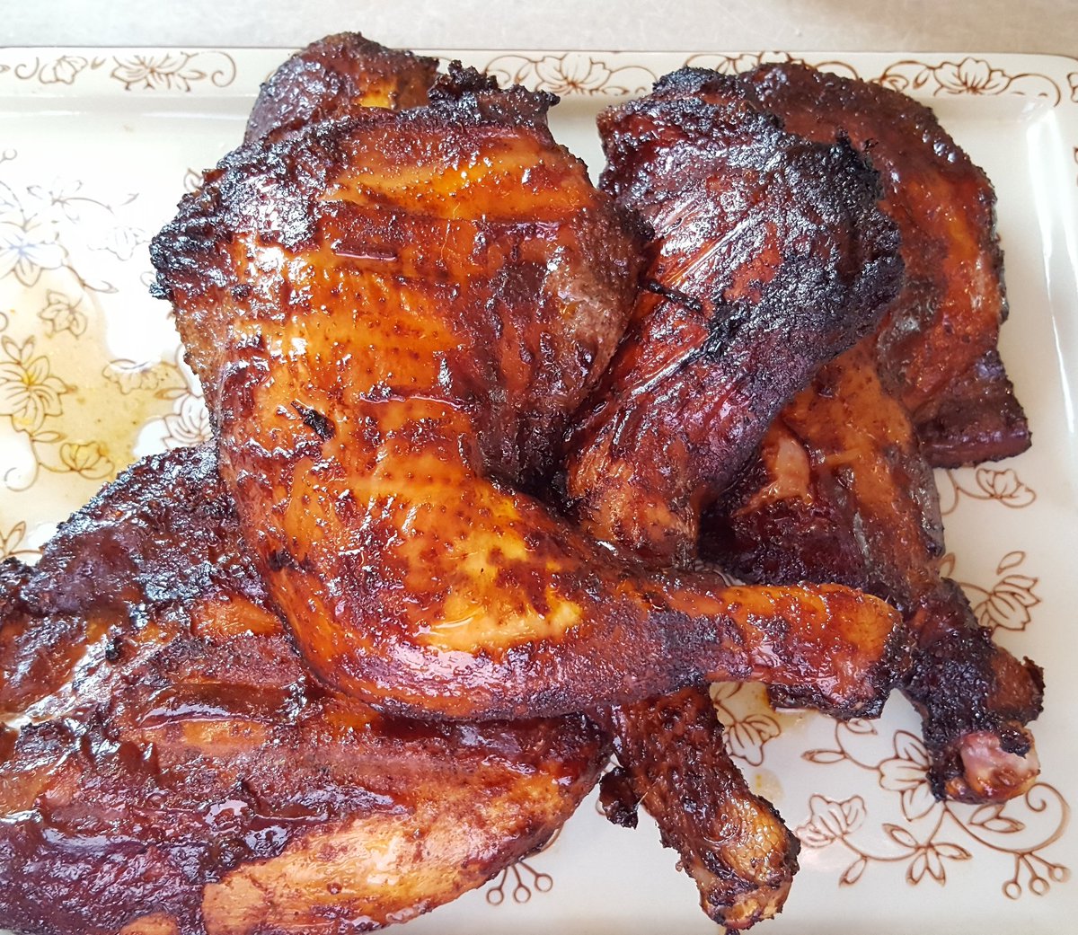 brianpdowd's tweet photo. Love the Weber Smokey Mountain Cooker.
#smoked #chicken #chickenlegquarters #chickenbreastbonein on the #webersmokeymountain #webersmoker using #chickenrub #bbq
Rub: #chili, #salt, #paprika, #garlicpowder, #onionpowder, #oregano, #cayennepepper https://t.co/7Ifr9PVxyA