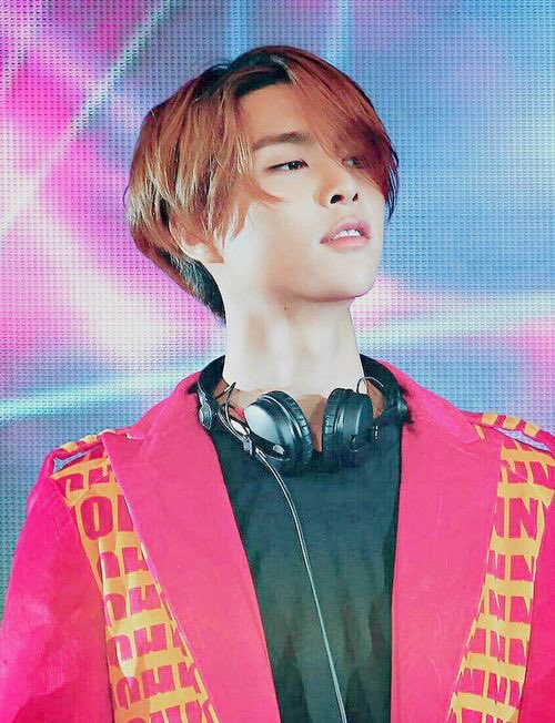 BaseNct's tweet photo. • Johnny

@lilcheinz https://t.co/u5gkhYURxF