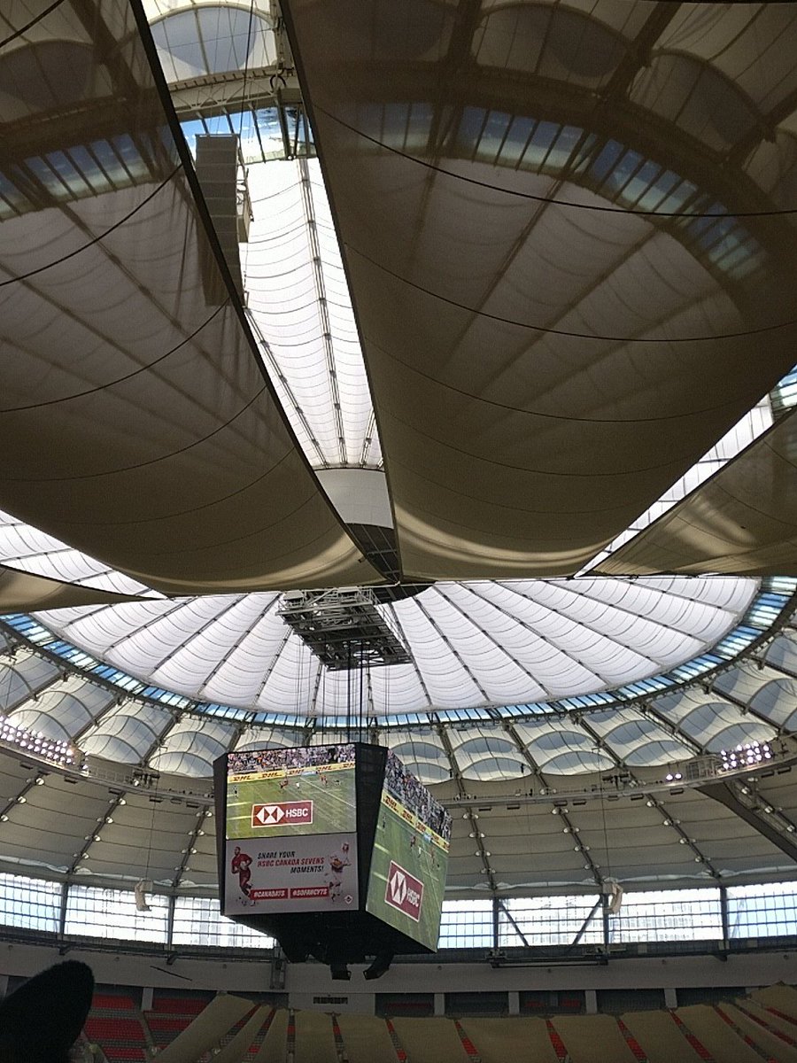 ArminHammer604's tweet photo. Great day for #Canada7s... would be even better if @bcplace opened the roof! #rooffail #letinthesun https://t.co/kqzAbqbVIj