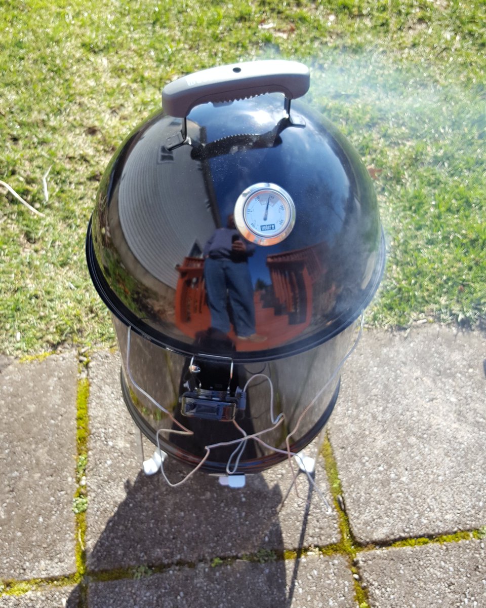 brianpdowd's tweet photo. Love the Weber Smokey Mountain Cooker.
#smoked #chicken #chickenlegquarters #chickenbreastbonein on the #webersmokeymountain #webersmoker using #chickenrub #bbq
Rub: #chili, #salt, #paprika, #garlicpowder, #onionpowder, #oregano, #cayennepepper https://t.co/7Ifr9PVxyA