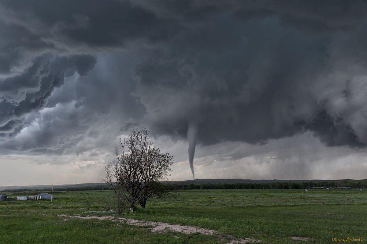 StormHour's tweet photo. A look at the 2015 tornado seen in Simla, Colorado. Photo credit: Gary Schmitt. #StormHour #COwx https://t.co/BeyZYX7arW