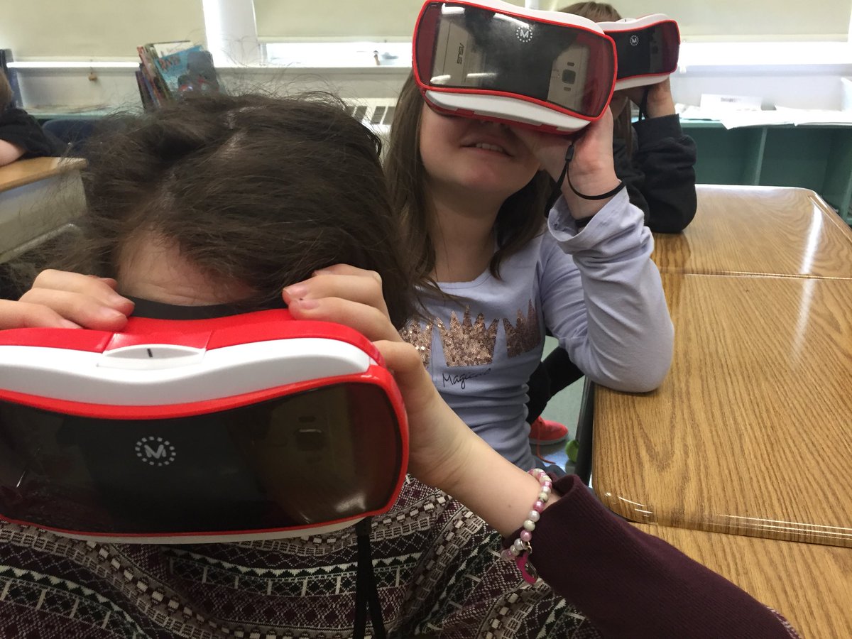 Parkallen_EPSB's tweet image. Virtual Reality took over Parkallen last week.  #EPSB #LearningThroughTechnology #VirtualReality