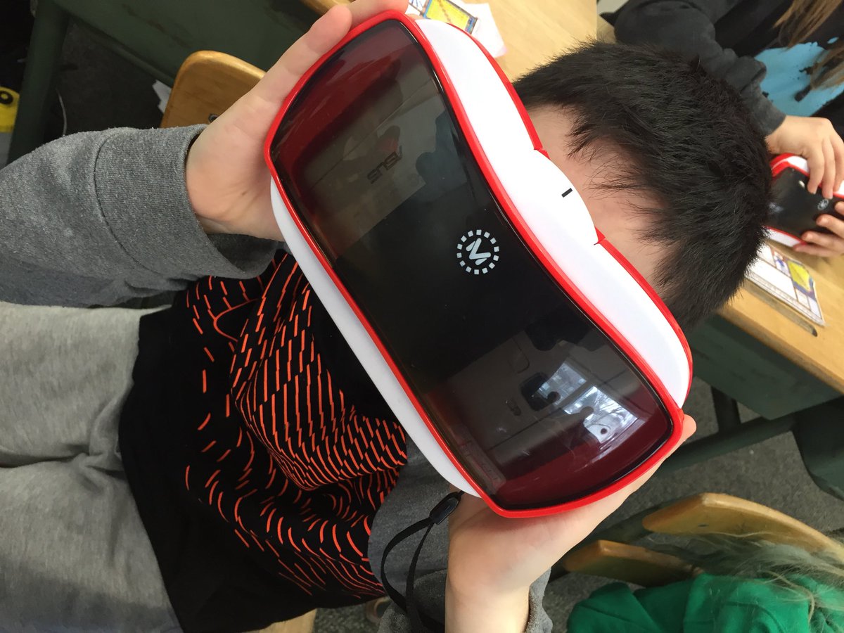 Parkallen_EPSB's tweet image. Virtual Reality took over Parkallen last week.  #EPSB #LearningThroughTechnology #VirtualReality