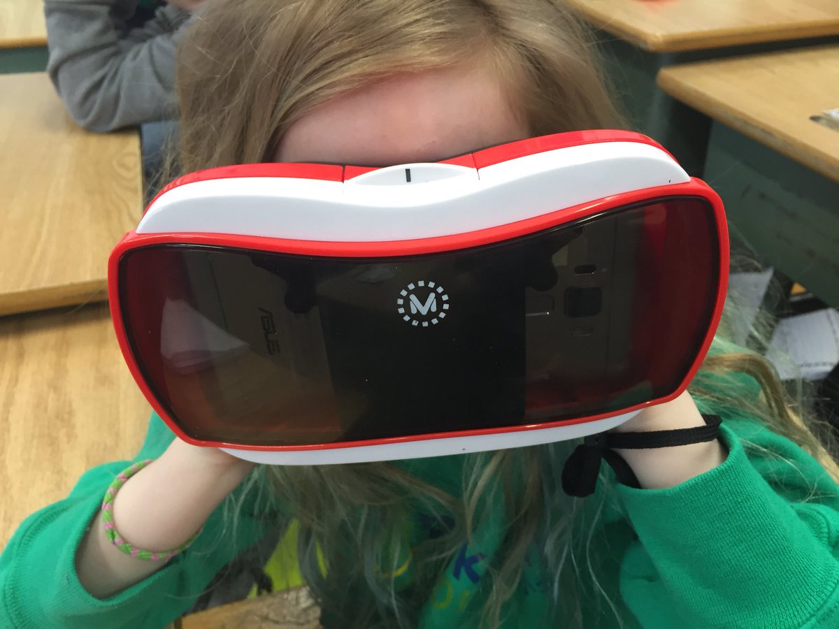 Parkallen_EPSB's tweet image. Virtual Reality took over Parkallen last week.  #EPSB #LearningThroughTechnology #VirtualReality