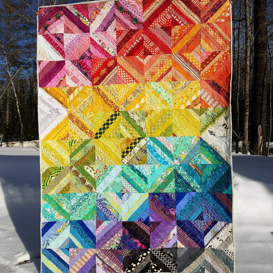 ModQuiltDesigns's tweet photo. Just off the longarm. Wrong Number Is a string quilt pieced using discarded telephone book pages as foundation paper. Glide Mercury thread and grey MagnaBobbins for the win. #habanddash #filtec #gammill #hobbsbatting https://t.co/cOV0RUhiA4