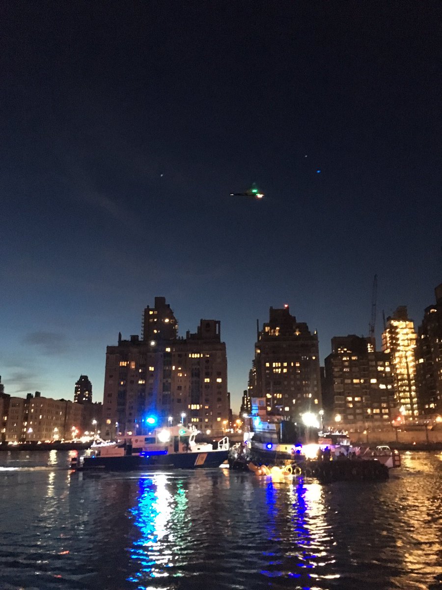 makeupmaestra's tweet photo. came home from grocery shopping to an intense scene: nypd &amp; fdny rescue mission for a downed helicopter in the east river. https://t.co/Qf1sDP31pm