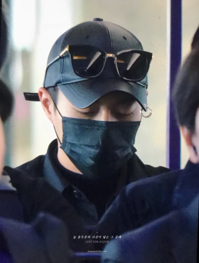 DUSPOON's tweet photo. 180312 🛫 대만 출발

카트타고 쓩쓩 💨💨💨 https://t.co/rTL1bFL23p