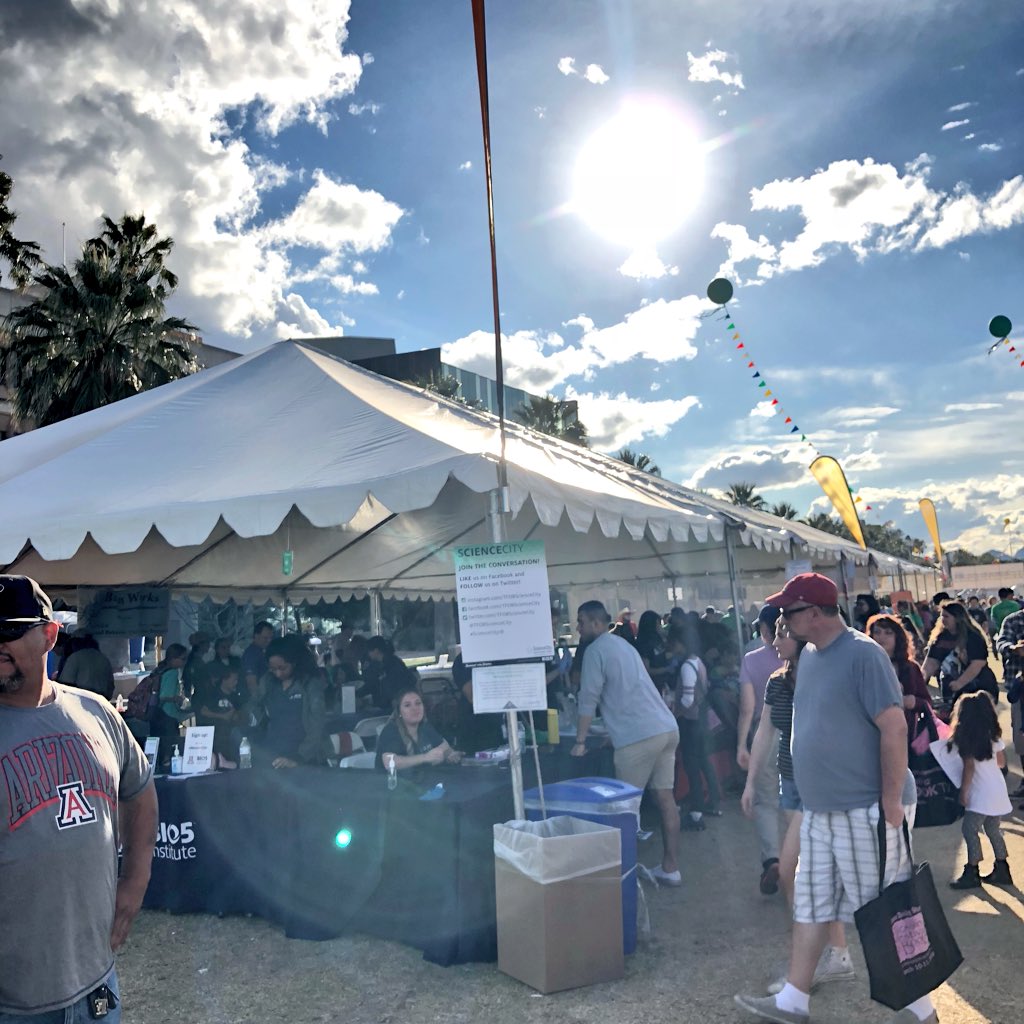 UAZBIO5's tweet photo. Only 40 more minutes to enjoy @TFOBScienceCity @TFOB until NEXT YEAR. So come now and witness this perfect #spring #Tucson #SpringBreak2k18 afternoon with us @BIO5 ๐โค๏ธ๐ต
#BearDown #bettertomorrows #ScienceCity18 https://t.co/0veuX2CsZ9