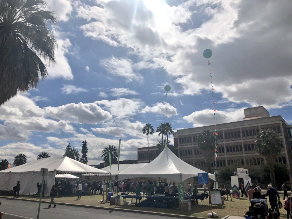 UAZBIO5's tweet photo. Only 40 more minutes to enjoy @TFOBScienceCity @TFOB until NEXT YEAR. So come now and witness this perfect #spring #Tucson #SpringBreak2k18 afternoon with us @BIO5 ๐โค๏ธ๐ต
#BearDown #bettertomorrows #ScienceCity18 https://t.co/0veuX2CsZ9