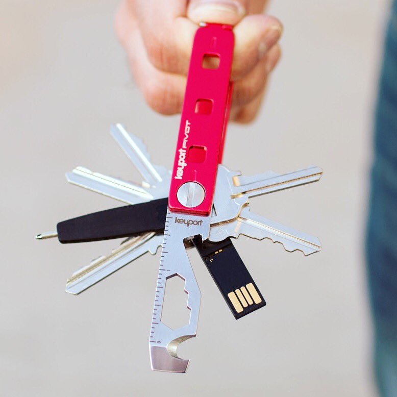 theKeyport's tweet photo. When your keys are also a pen, flash drive, bottle opener, cord cutter, ruler, hex wrench(s), and more...
#beprepared #sosimple #keyportpivot #modular #multitool #simple #keyorganizer #pockettool #mocatool #keyport #edc #everydaycarry #edcgear #minimalist #handump https://t.co/zkGf26bAlU