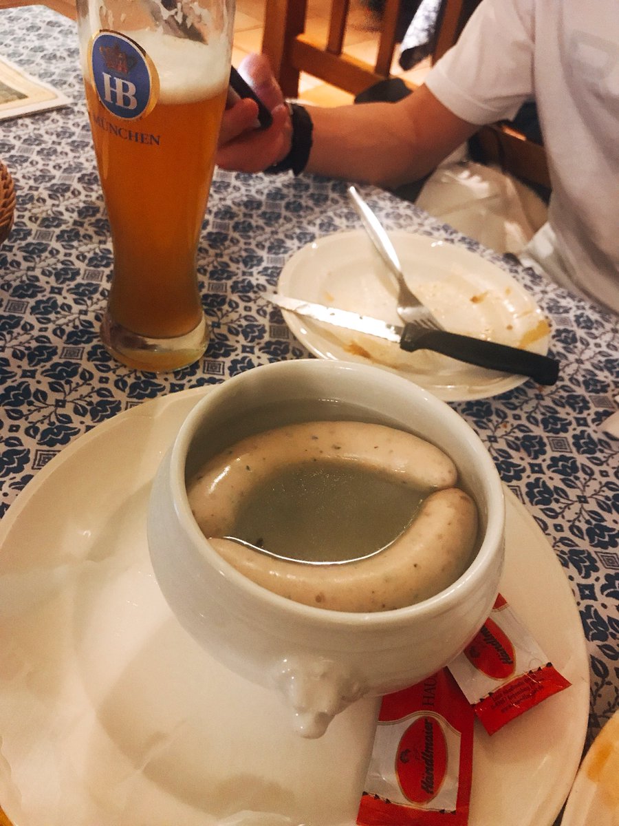 tkzn21sss's tweet photo. ドイツでビールにソーセージ最高すぎる、幸福極まりない https://t.co/LXwhhJLDLr