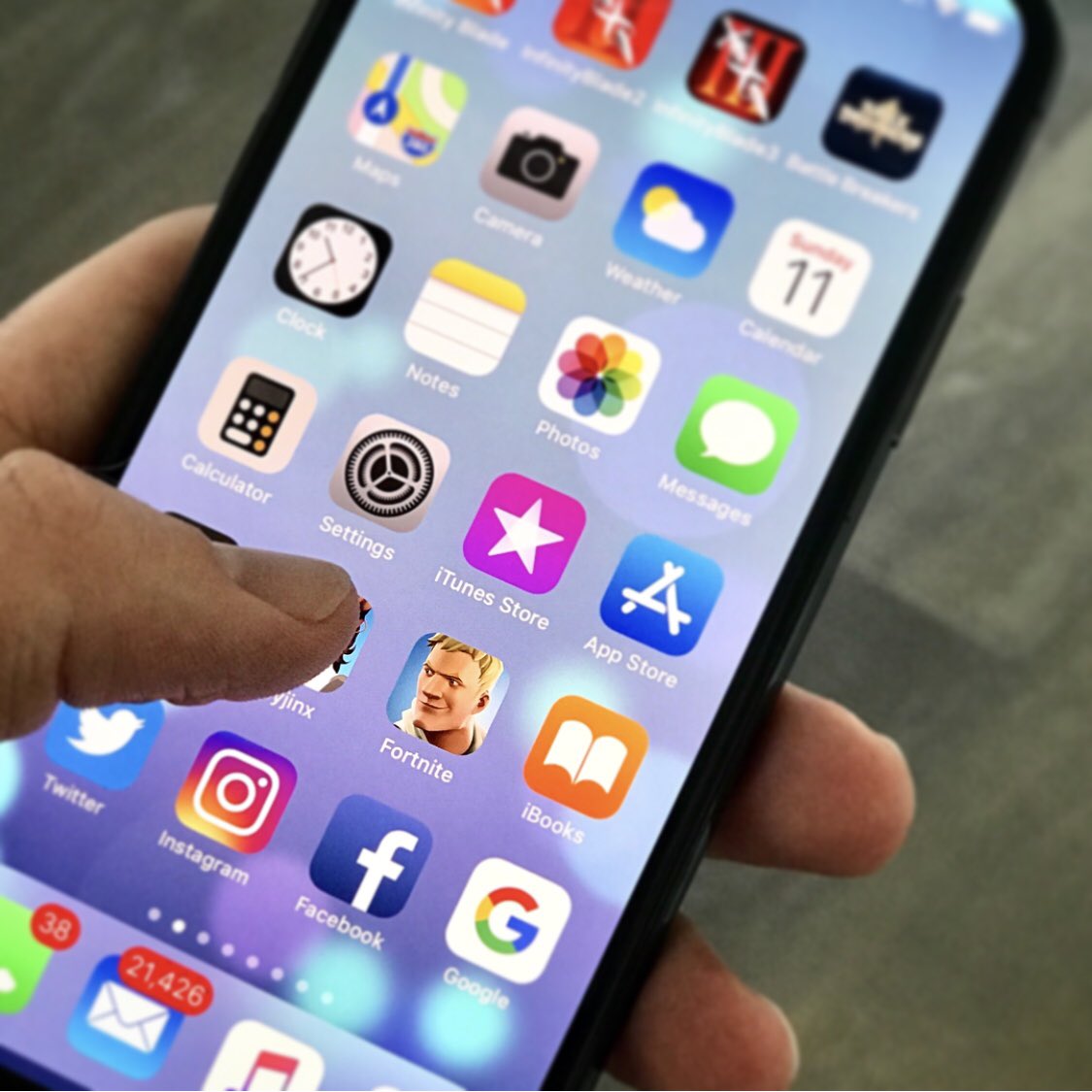 FortniteEsp_'s tweet photo. ⚠Primeras imágenes de la App de Fortnite,no os olvidéis enviar la petición mañana⚠ https://t.co/nmjknOc5sR
