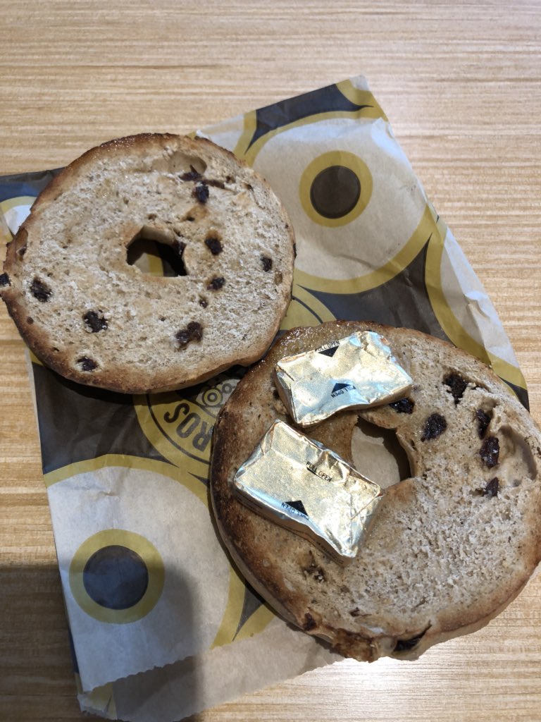 jesssmccormick's tweet photo. “Can I get a bagel toasted with butter?” https://t.co/ucY4G4eqPt