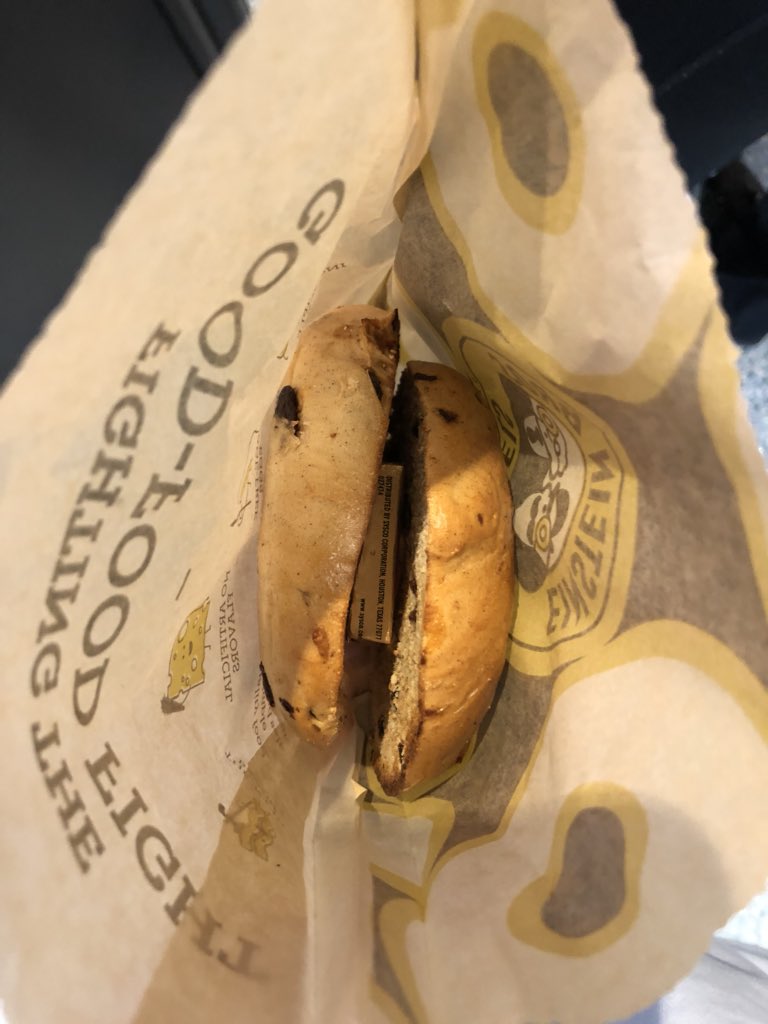 jesssmccormick's tweet photo. “Can I get a bagel toasted with butter?” https://t.co/ucY4G4eqPt