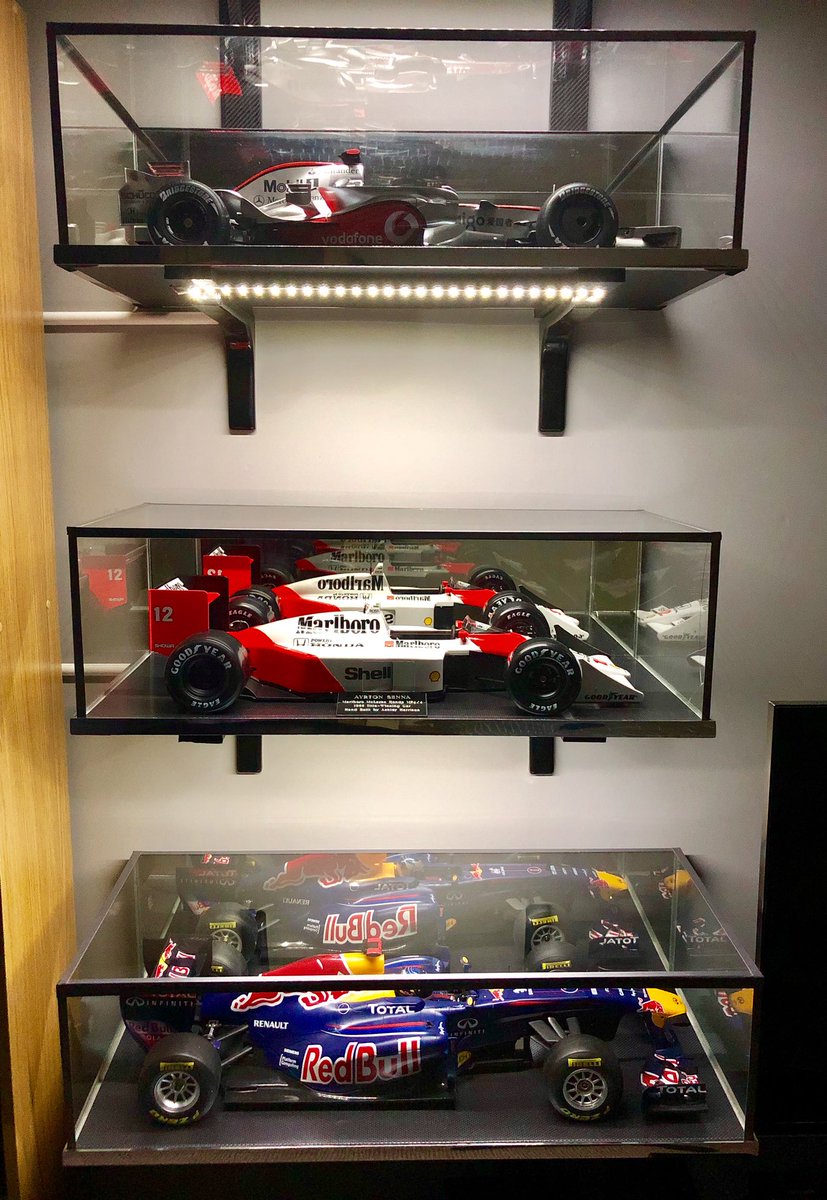 Modeldisplay's tweet image. Our 1:8th F1 Glass Top Display Cases are going down a storm. 07855820112