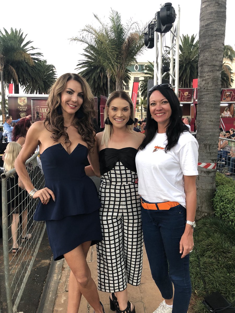 CandiceRobb01's tweet photo. Judging #HSP2018 @emperors @Hooters .#haironfleek thanks to #systemprofessionalsa #energycodesa #gloss #hair #beautiful #gorgeous #curly #curlyhair #hair #curls #hairdo #hairideas #dress #import #swag #friends #family #entrepreneurlife #bosslady #joy #tammytaylormrssacharity2018 https://t.co/A0G3hC4HaG