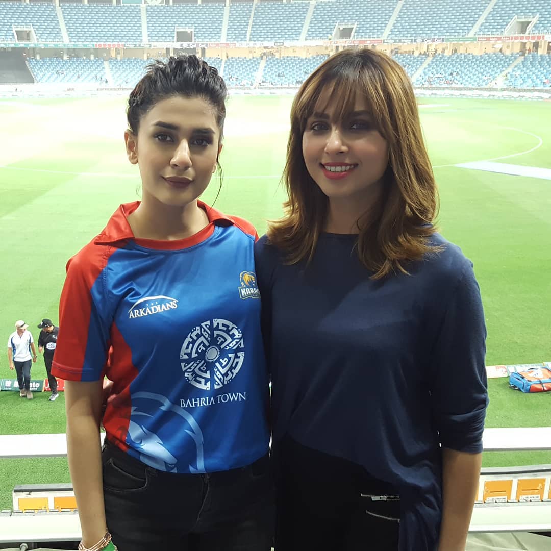 ShowbizAndNewz's tweet photo. #HBLPSL2018 #HBLPSL #PSL2018 #DilSeJaanLagaDe #PSL3 #HBLPSL #Dubai #Pakistan #PSL #LahoreQalandar #KarachiKings #LLvLQ #LQvKK https://t.co/j4iR1DETXT