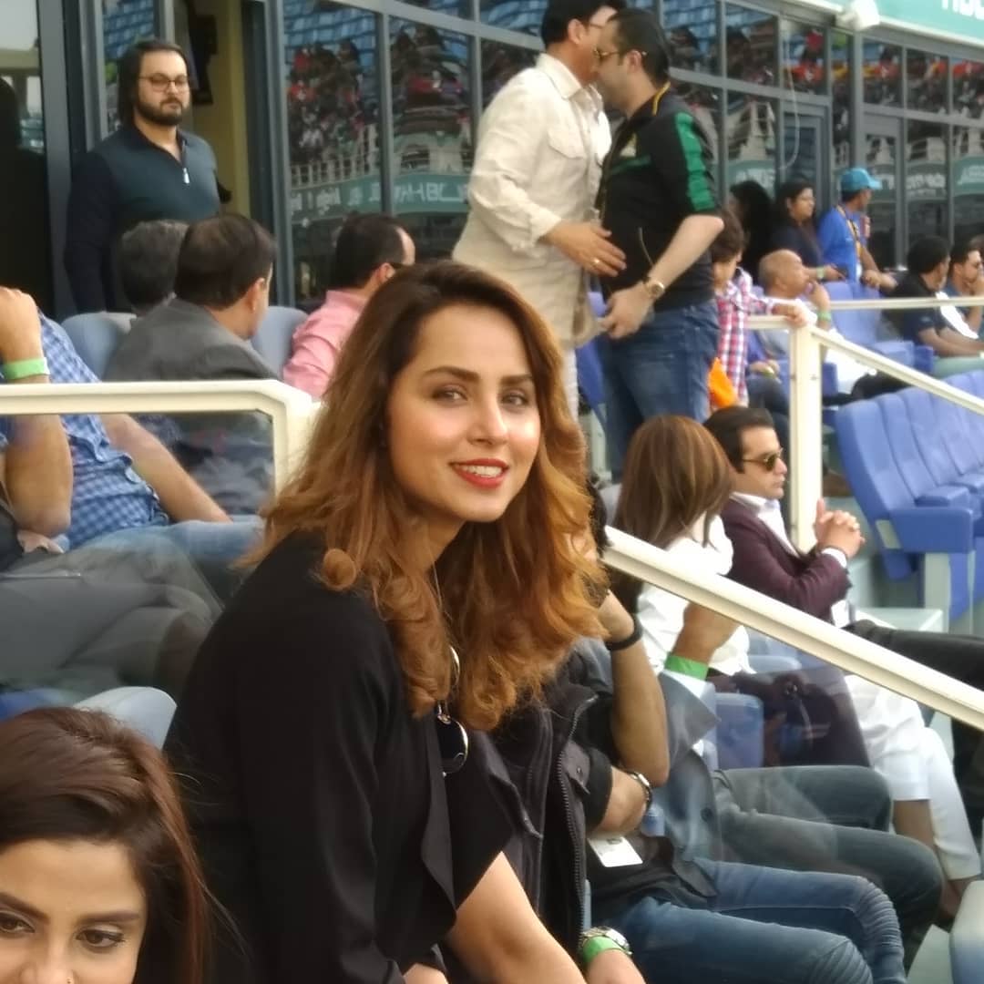 ShowbizAndNewz's tweet photo. #HBLPSL2018 #HBLPSL #PSL2018 #DilSeJaanLagaDe #PSL3 #HBLPSL #Dubai #Pakistan #PSL #LahoreQalandar #KarachiKings #LLvLQ #LQvKK https://t.co/ZOQnHSxFQh