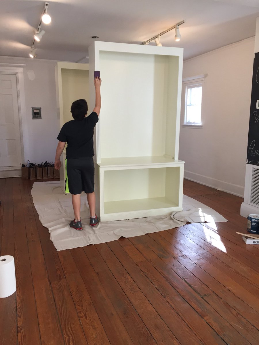 justWRITE_OH's tweet photo. New store New cabinets! Family’s who paint together stay together! #familyventure https://t.co/cZWfeyane8