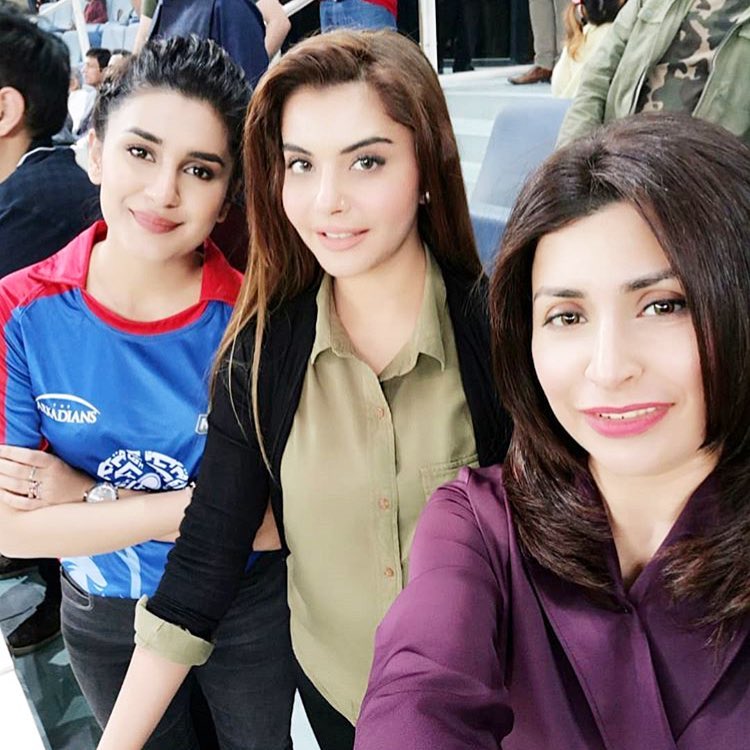 ShowbizAndNewz's tweet photo. #HBLPSL2018 #HBLPSL #PSL2018 #DilSeJaanLagaDe #PSL3 #HBLPSL #Dubai #Pakistan #PSL #LahoreQalandar #KarachiKings #LLvLQ #LQvKK https://t.co/X3w0EVwE45