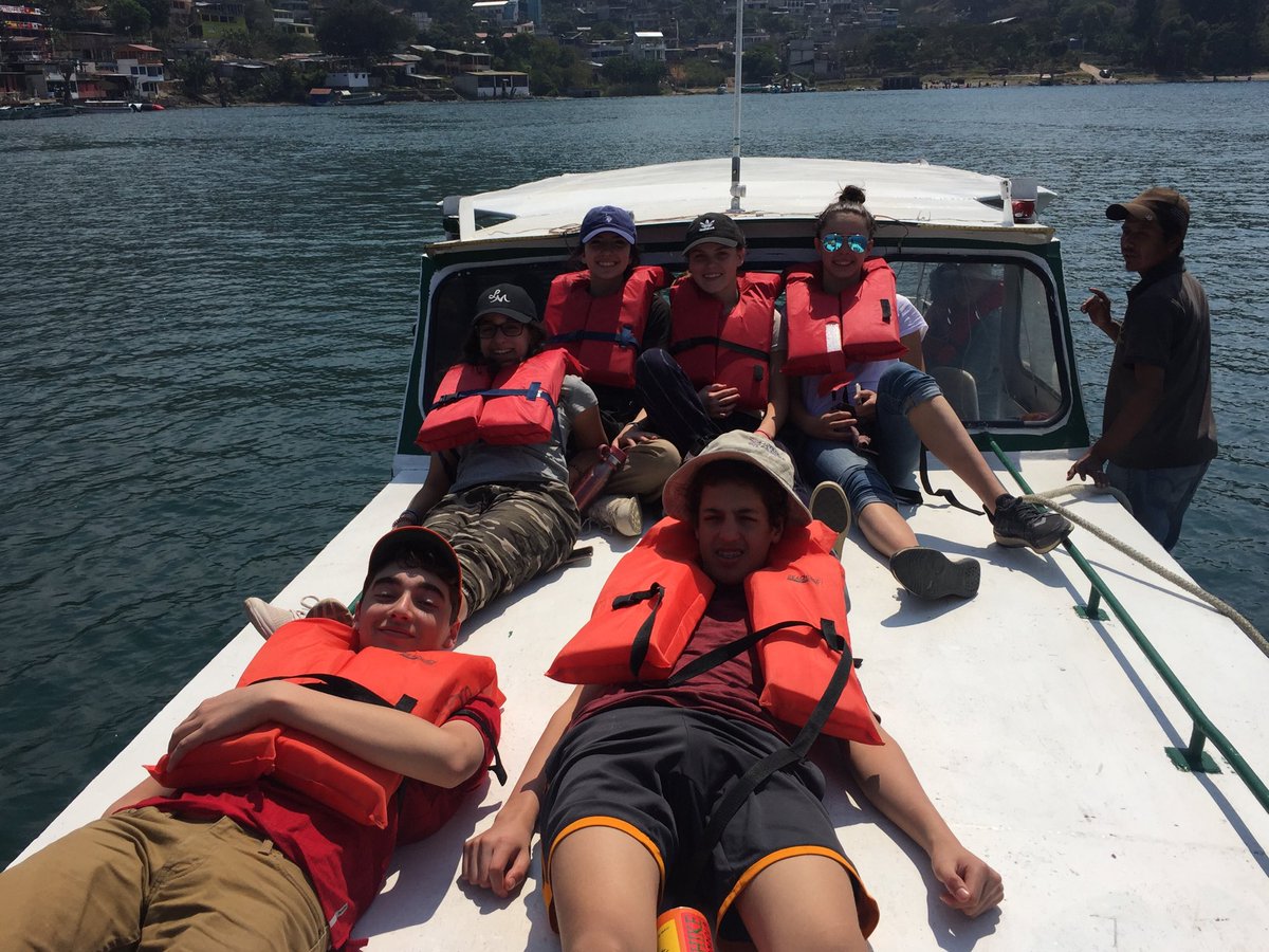 Returning from San Pedro after lunch and shopping (and espresso). Time to lay back and enjoy the sun for the next hour. Buenas tardes King David!