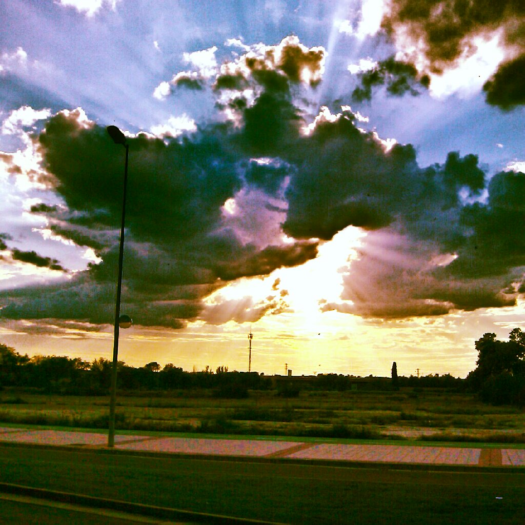 mako671178's tweet photo. ♫【Cielo glorioso [Huesca･Spain]】♫ https://t.co/YQWmlxkff7