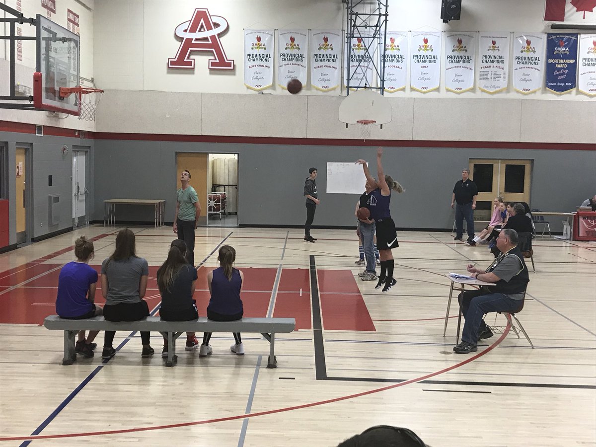 Lots of Huskies shooting at the Knights Of Columbus Free Throw Championship today#huskieshoops