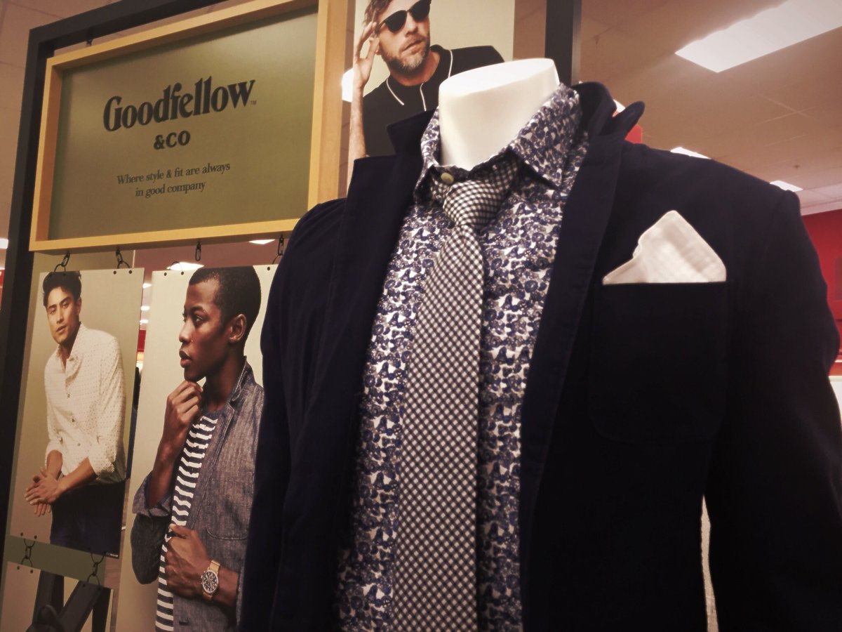 JGtheOG215's tweet photo. Sunday Best.
Tie tied by yours truly.
@Target @TargetMalvern #goodfellow @TargetStyle #orientalknot #vmlstyle #toile #gingham #pocketsquare @JonKBedard https://t.co/7G656UBJ5T