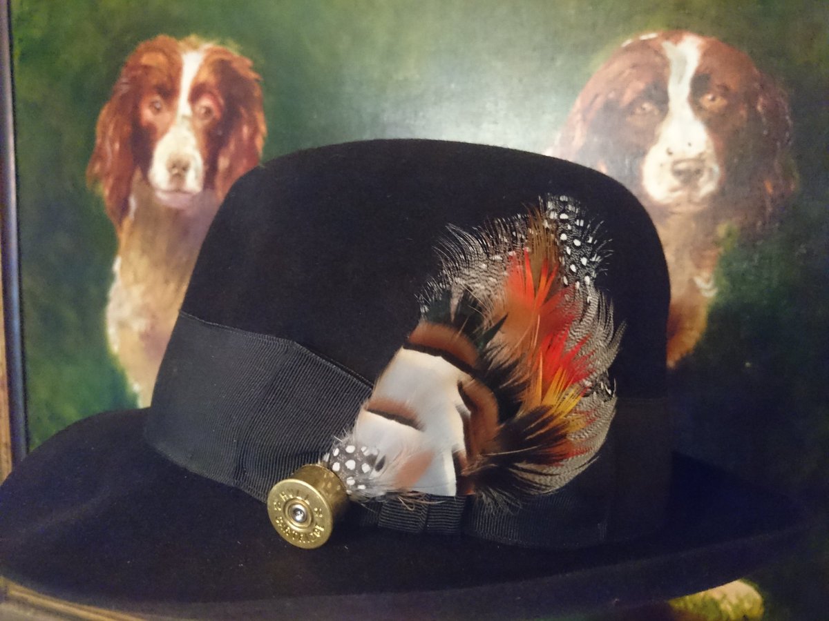 FFeathers1's tweet photo. Previous #CheltenhamFestival hat pin. Made to remove and repin. #racingfashion https://t.co/v8hQ3j2NXp