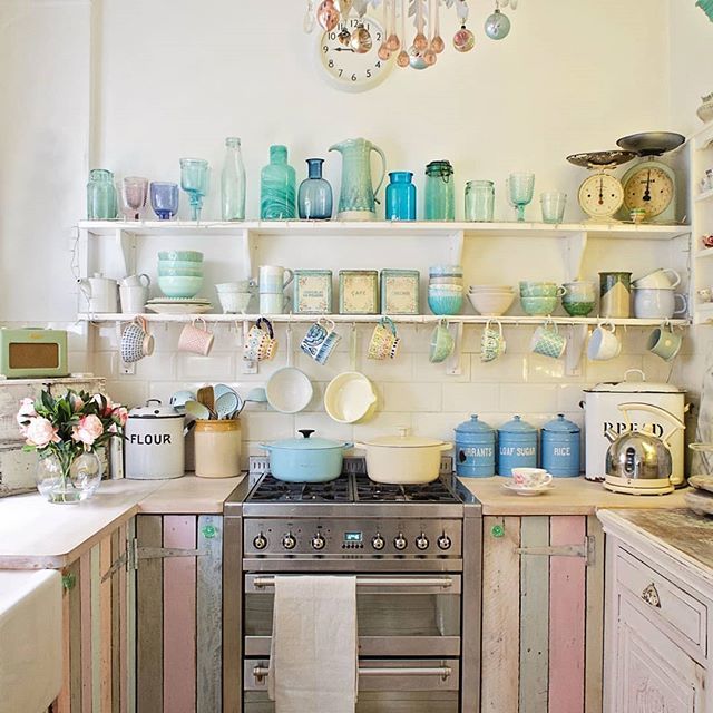 Laura Ashley tweet media