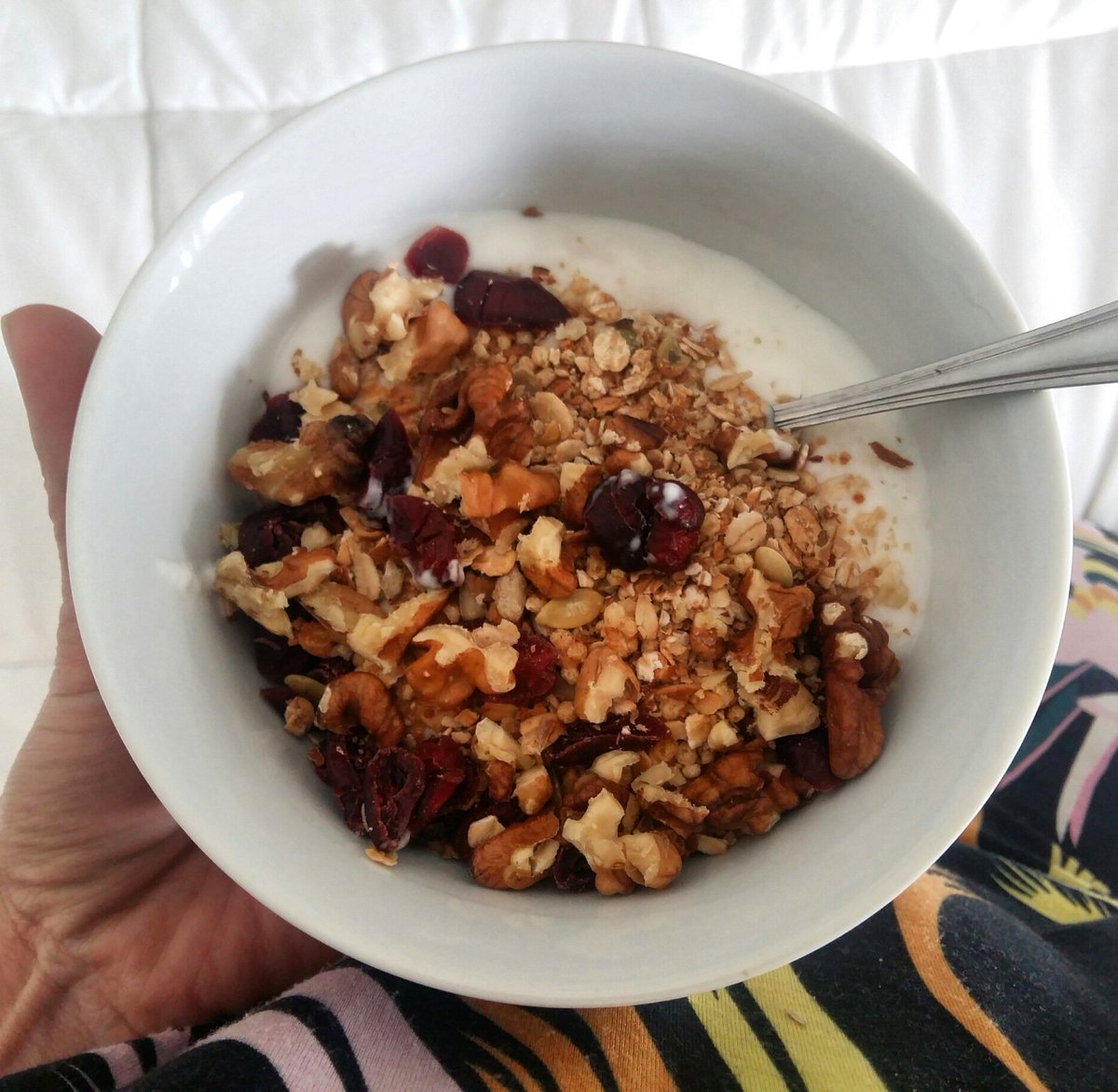 MPertusi's tweet photo. #Merienda. 
Es #domingo y tu cuerpo también necesita el #yogurt que tomas los lunes! 
#NUTRICION https://t.co/s4T4LC2dFL