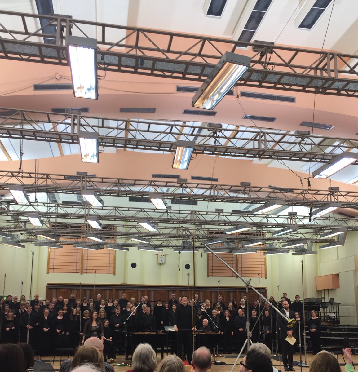 EnzoMartinelli's tweet photo. Sumptuous performance by the @BBCSO Chorus of #Bramhs’ #Requiem, graciously conducted by @neilferrismusic and recorded at the BBC Studios Maida Vale, to be broadcast soon on @BBCRadio3 👨🏽💻♥️🎶 https://t.co/bMSmhf28Gv