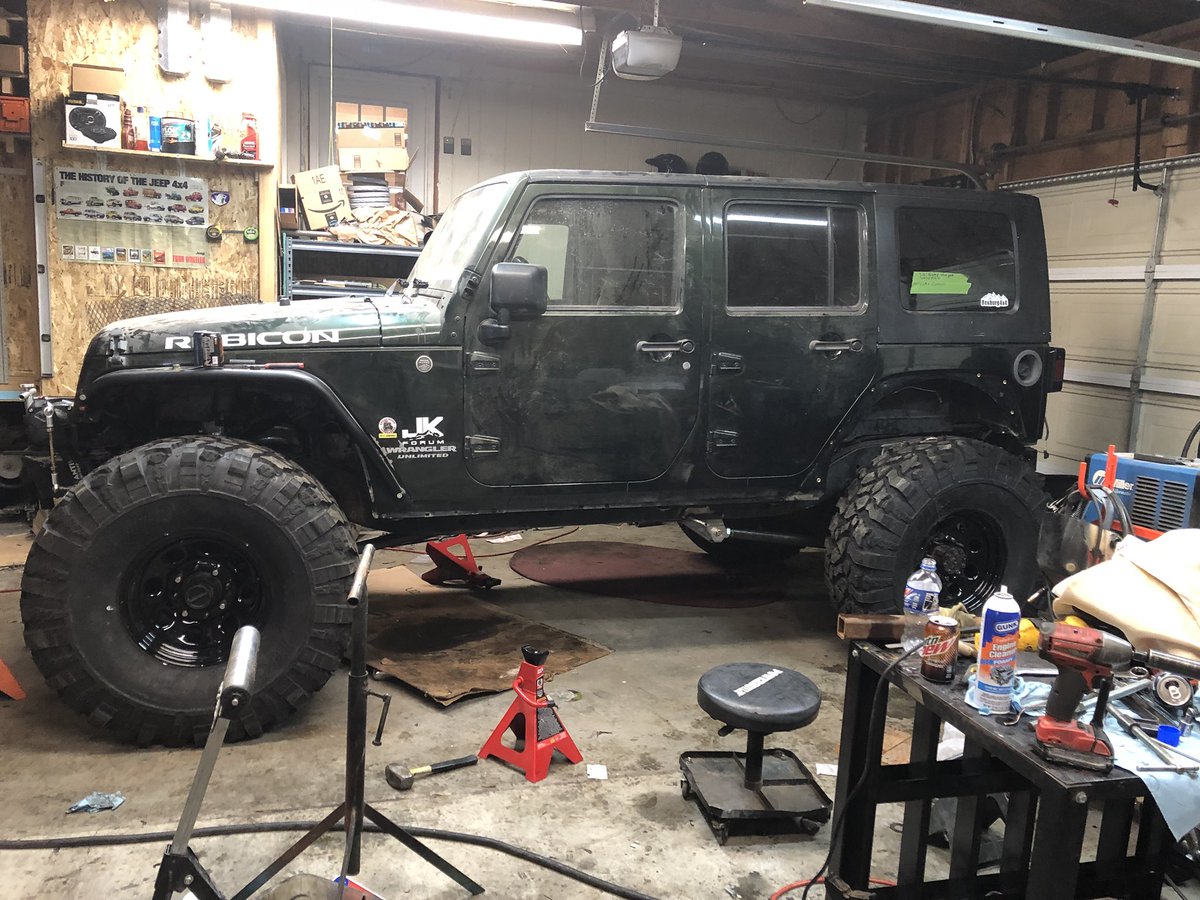 8lake0ber's tweet photo. @THEJeepMafia Still a huge list of things to do. Making it to EJS is gonna be close. It’s finally sitting on its own weight.  
Follow along in Insta. @blakeoberhansley1 https://t.co/PBqlJYXTpW