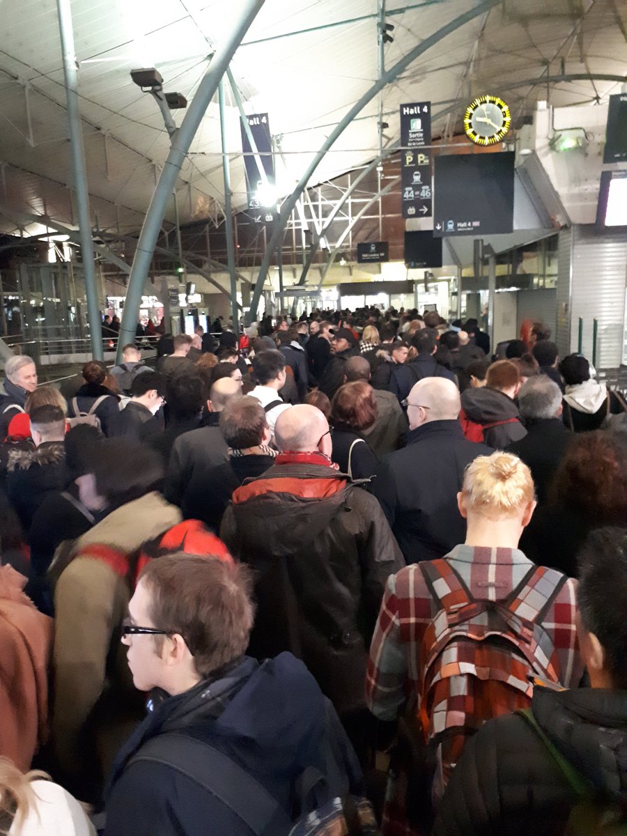 rochiog's tweet photo. @Eurostar @EurostarUK every passenger on the train from Brussels to London has been asked to leave the train in Lille and check in again. No explanations given. What is going on? https://t.co/wLNvVUSFYf