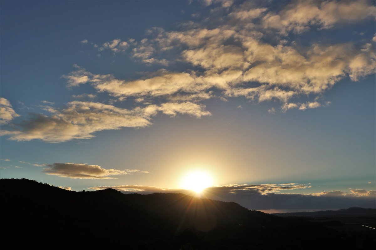 JoanneJorja's tweet photo. Sunset sunrise  @EarthandClouds  @WizardWeather  @skies_in_myeyes  #clouds #paintstorm  @ThePhotoHour @PicBallot #feelslikeheaven https://t.co/IRfmFywXBr