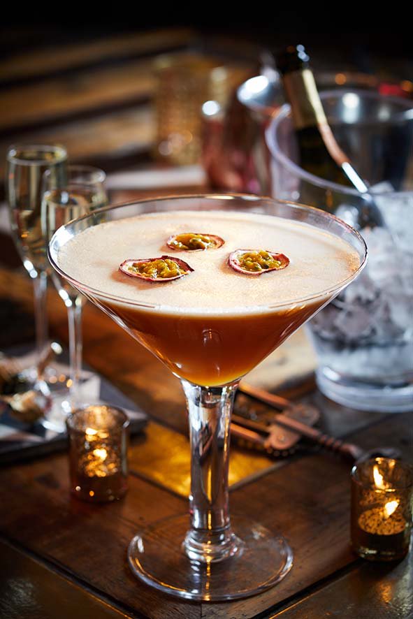 Just wanted to show off this bad boy! #GIANT #PORNSTAR #MARTINI which comes with an Entire BOTTLE of Prosecco!😍😍

#gettogether #slugandlettuce #sutton #cocktails #london