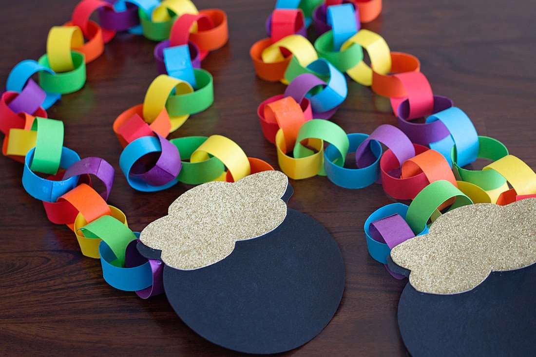 Гирлянда из колец. Paper chain. Цепочка из цветной бумаги. Paper chain. Christmas chain.