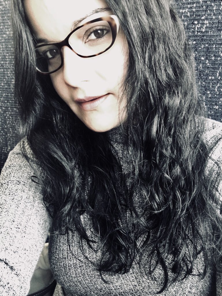claraexplores's tweet photo. Embracing my natural wavy hair. Less straighteners in 2018
#2018resolution #Latina https://t.co/4rF8pSDwKv