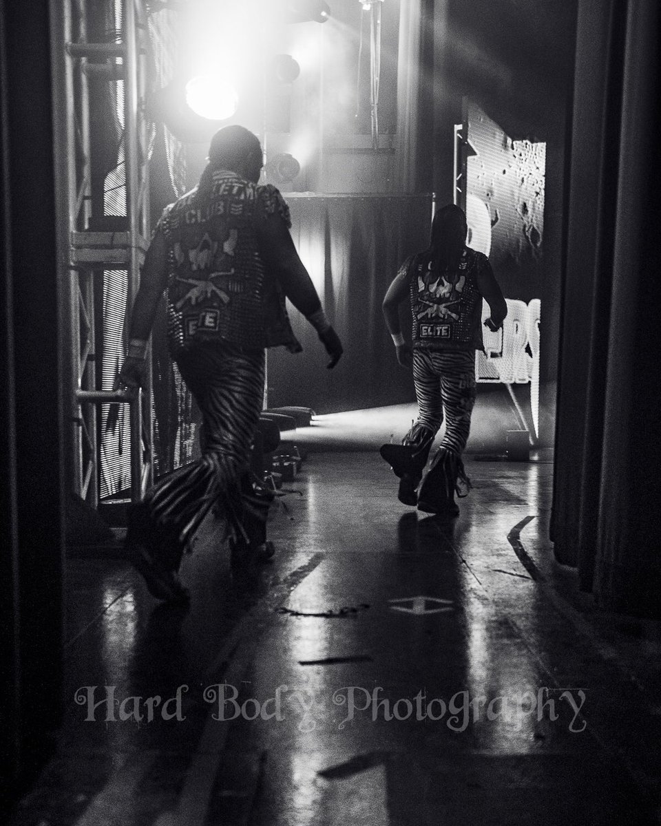 PattyImages's tweet photo. It is an unique experience seen someone get ready to kick ass #thebulletclub #BeingTheElite #theElite #roh #ringofhonor #BehindTheScenes #profesionalwrestling #16thanniversary #lasvegas #wrestler @ringofhonor https://t.co/X55y8ohVCK