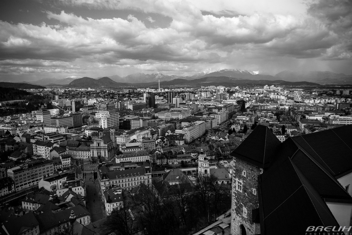 Slovenia_in_UK's tweet image. Ljubljana from the castle. Visit ljubljanskigrad.si/en/the-ljublja… for more information. (photo Brelih for @Ljubljanskigrad)