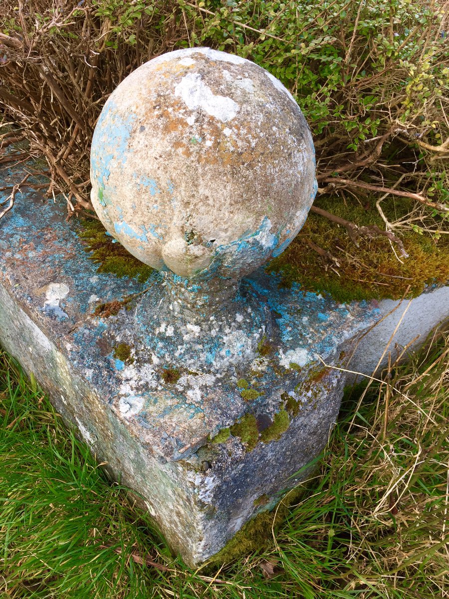 FearStairLmk's tweet image. A beautiful old #cottage close to where I grew up in #westclare #vernaculararchitecture #ironwork #historic #countyclare #WildAtlanticWay. Mr Griffin, a very friendly man lived here until a ripe old age.