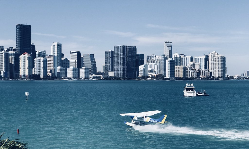 brucegago's tweet photo. Great @RealShare conference in Miami this week. Some of the highlights included the view. #RealShareApartmentsEast https://t.co/cLEQECYX76