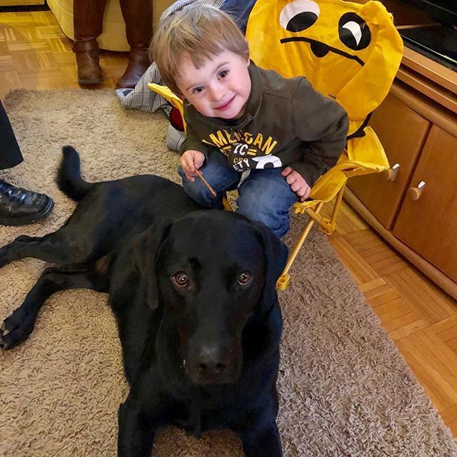 doonila's tweet photo. Luis and his #buddy Elvis ☺️☺️
#labstagram #lakritznase #Labrador #retrieveroftheday #retriever #gundog #blackbeauty #blacklabrador #lab #lablove #labradorretriever #labradors #dogstagram #dogsofinstagram #laboftheweek #blacklab #labofmylife #labrado… https://t.co/AgS3jYMFnY https://t.co/m4DF0tyDmg
