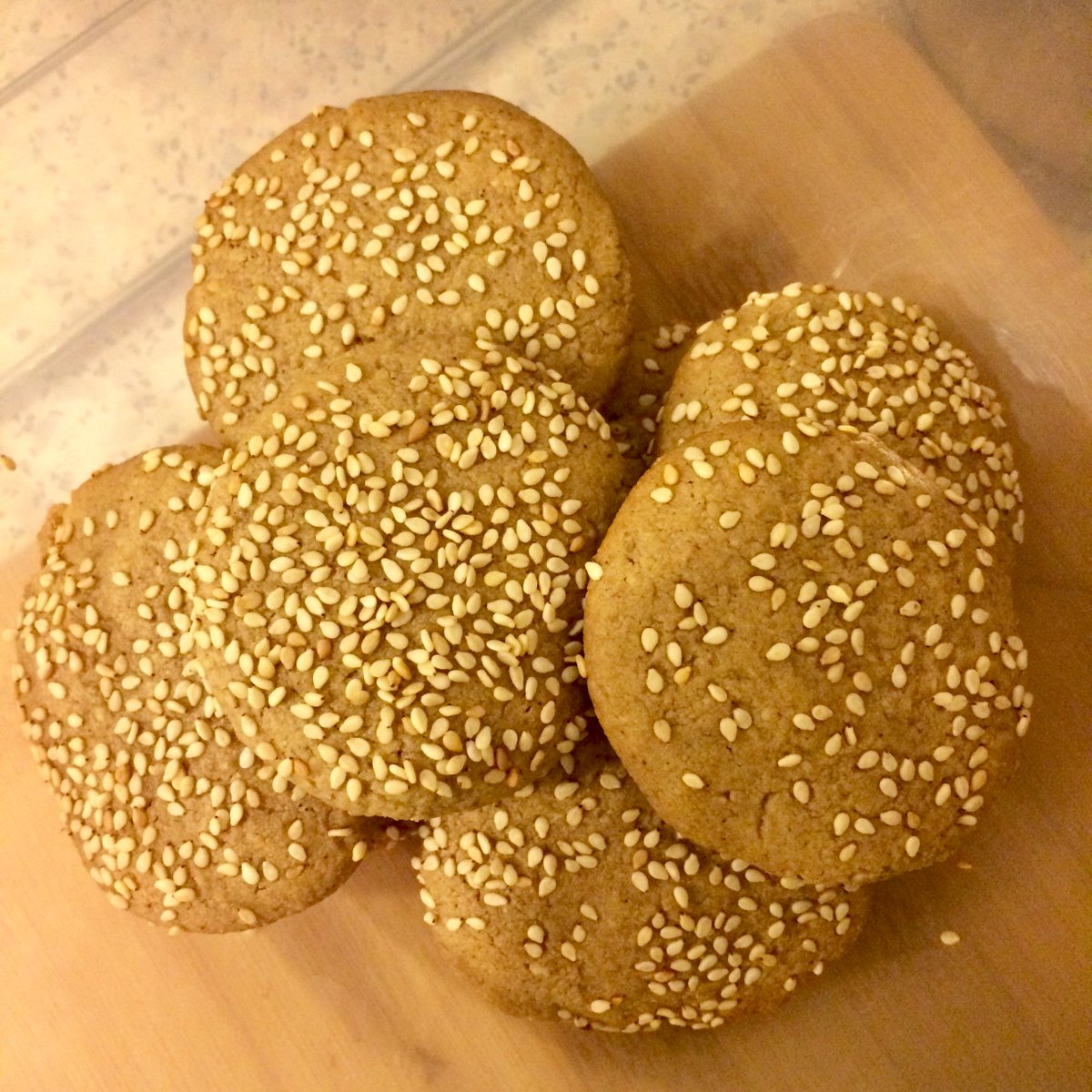 Dharmasela's tweet photo. #Homemade #Sweet #Crunchy #Blessings #Vegan #GlutenFree #SugarFree #HealthyTreats #MadeWithLove #SweetBaker @honeyrider7 #KitchenAngel #New! #Delicious #Lekker #EasyToMake #Cookies #TahinCookies #Joy #Awareness #Compassion #Grateful 🙏💝😇🍪🍪🍪🍪🍪 https://t.co/2Viz5ww0fb
