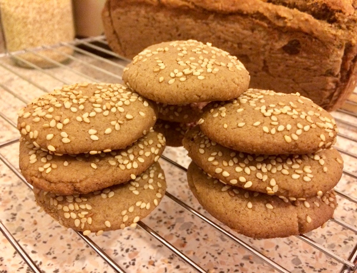 Dharmasela's tweet photo. #Homemade #Sweet #Crunchy #Blessings #Vegan #GlutenFree #SugarFree #HealthyTreats #MadeWithLove #SweetBaker @honeyrider7 #KitchenAngel #New! #Delicious #Lekker #EasyToMake #Cookies #TahinCookies #Joy #Awareness #Compassion #Grateful 🙏💝😇🍪🍪🍪🍪🍪 https://t.co/2Viz5ww0fb