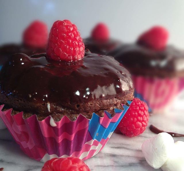 celisemccarthy's tweet photo. I so seldom post sweets - so I am posting these beauties!

My Brownie Cupcakes with Chocolate Ganache, Raspberries &amp; Cream!

https://t.co/nbRqLutZiQ #ganache #ganachecupcakes #raspberrycream #chocolateganache https://t.co/zOOCx2uoxM https://t.co/KDvyQibzzY