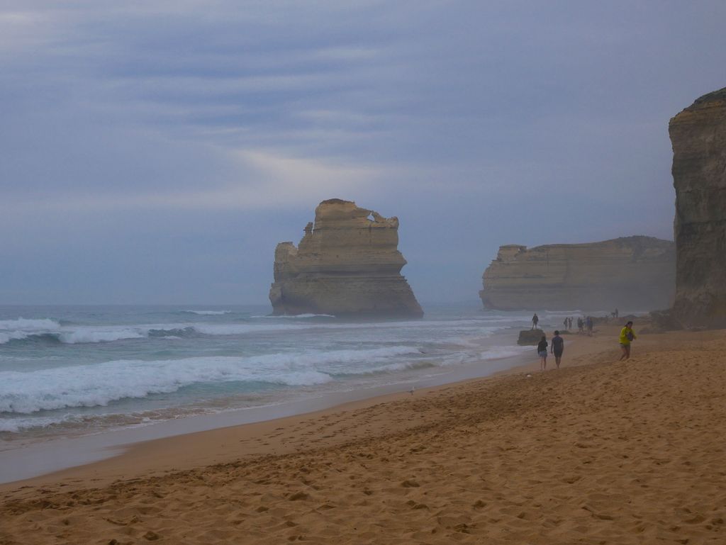 how_travel_'s tweet photo. Ending this #roadtrip on the #GreatOceanRoad 🇦🇺 at the #12Apostles !!! Well worth the long drive. Only 8 left now, get there before they are all gone 😎  ✌🏼  ➡️ https://t.co/AIOuVSbJVd #howtravel #melbourne #travelbucketlist #twelveapostles #travelblog #globetrotter https://t.co/hUGEb4KaaZ