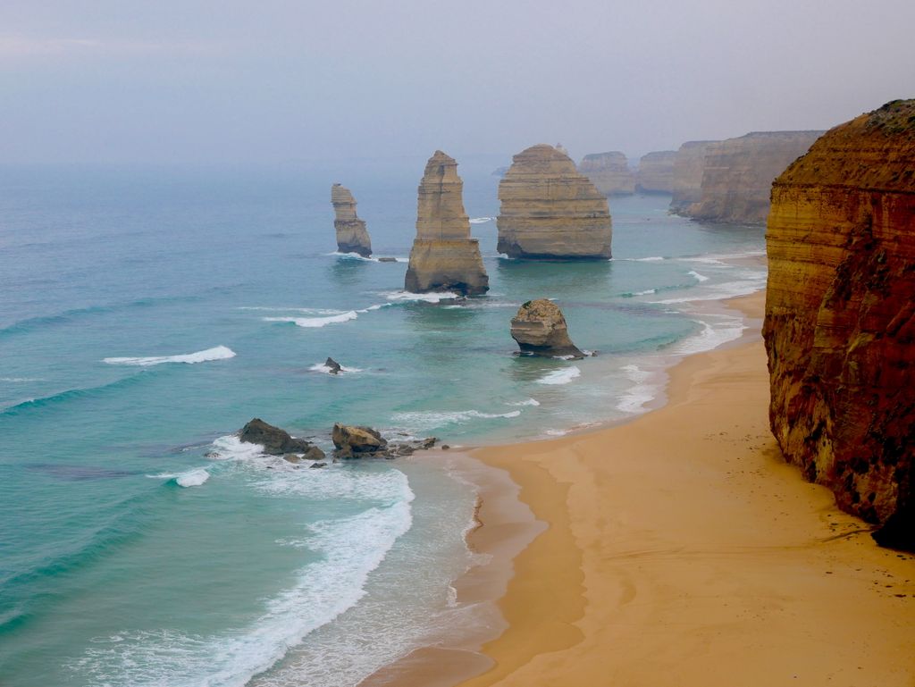 how_travel_'s tweet photo. Ending this #roadtrip on the #GreatOceanRoad 🇦🇺 at the #12Apostles !!! Well worth the long drive. Only 8 left now, get there before they are all gone 😎  ✌🏼  ➡️ https://t.co/AIOuVSbJVd #howtravel #melbourne #travelbucketlist #twelveapostles #travelblog #globetrotter https://t.co/hUGEb4KaaZ